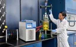 The VersaCool’s control head and heating/cooling coils are mounted internally