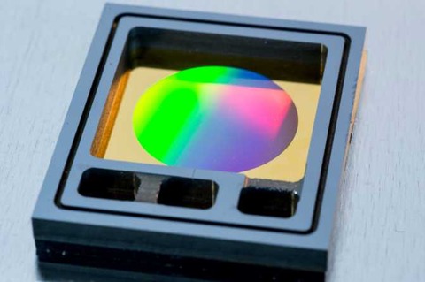 The attached image shows a quantum chip, which will be used to miniaturise the atom traps by a facto